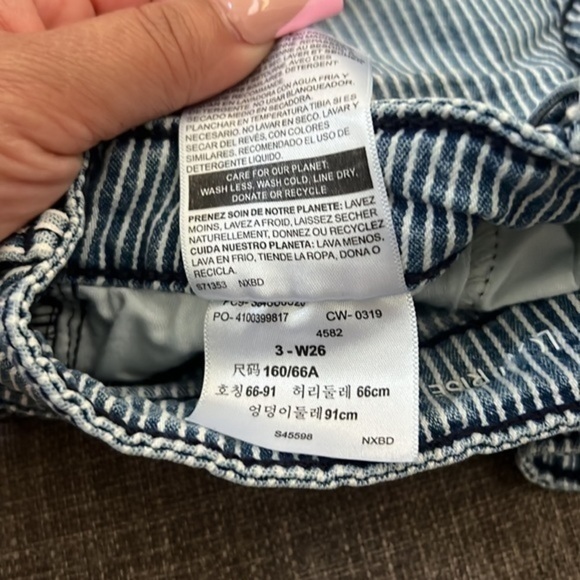 Shorts - Picture 4 of 6